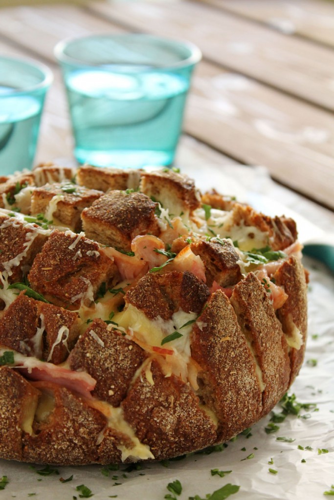 Cheesy-pull-apart-bread-21