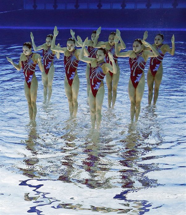 forced-perspective-creative-angle-photography-60-570cef8776a7e_605